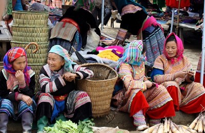 Sapa - Bac Ha market - trekking tour