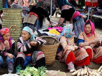 Sapa - Bac Ha market - trekking tour