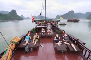 Phoenix cruise halong bay