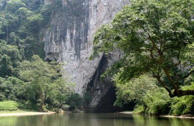 Puong Cave in Ba Be Lake