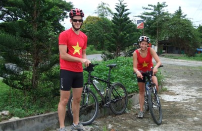 Ha Noi biking tour to Bat Trang3