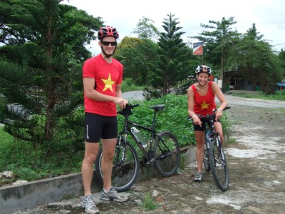 Ha Noi biking tour to Bat Trang3