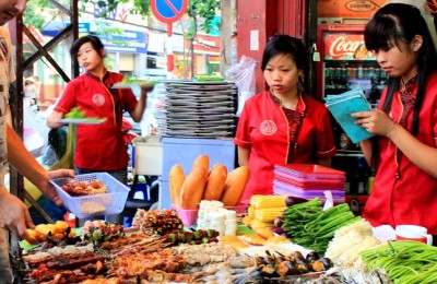 Street foods tour in Hanoi