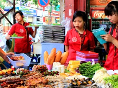 Street foods tour in Hanoi