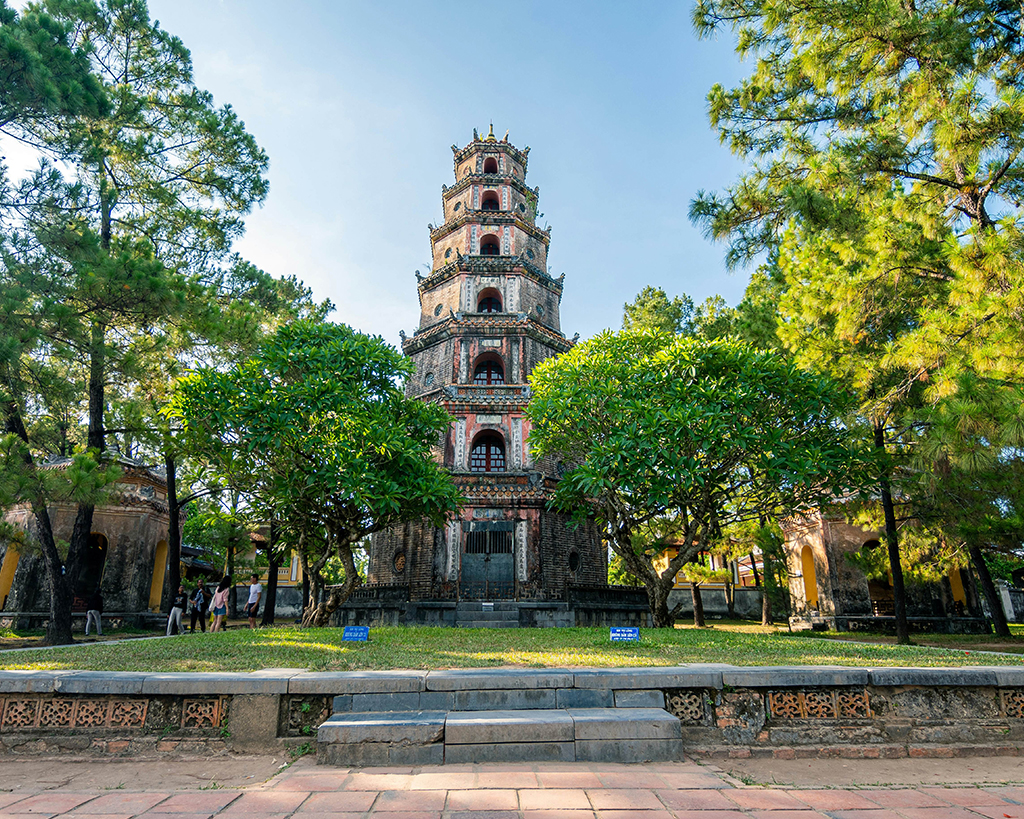 Hue Street Food Tour on Foot