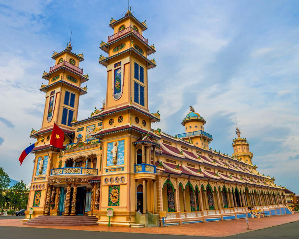 Cu Chi Tunnels and Cao Dai Temple Full Day