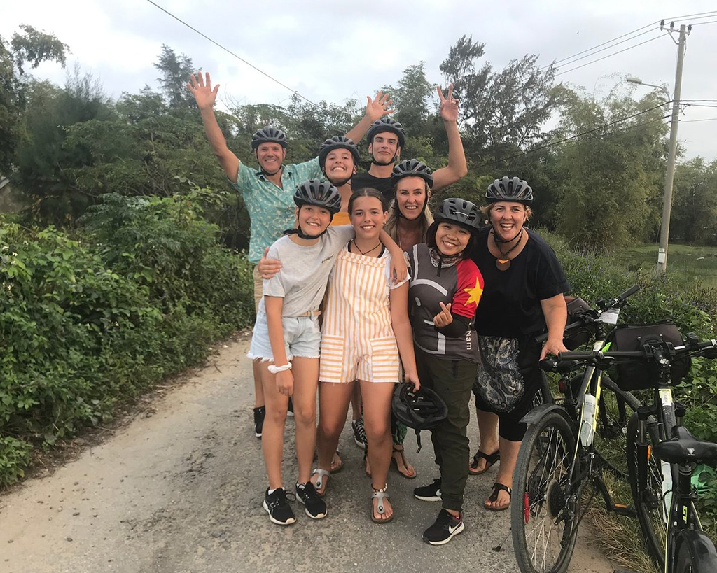 Hoi An Evening Food Tour by Bike