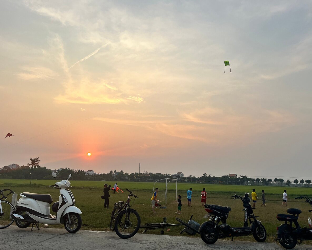 Hanoi Sunset Biking & Food Tour Half day