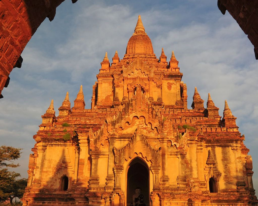 Yangon Heritage Walk & Dala Trishaw Ride half day