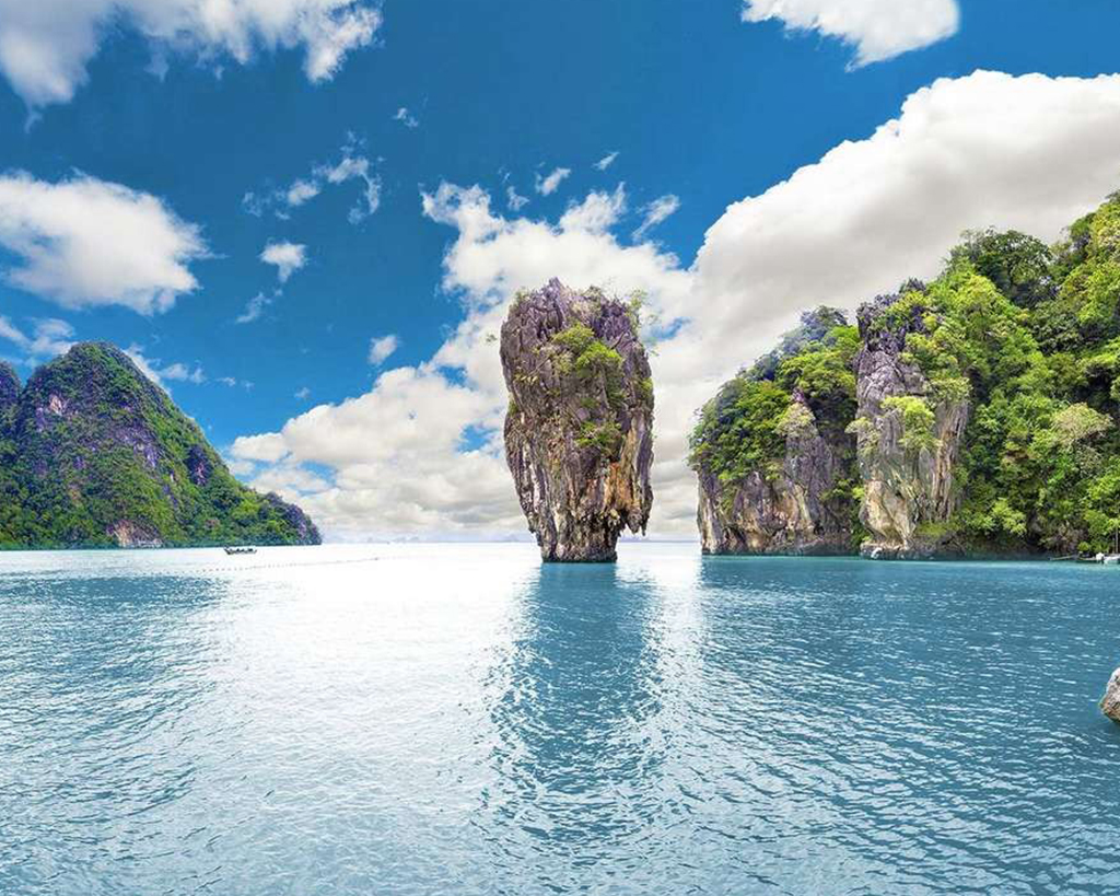 James Bond Canoe (Phang Nga Bay)