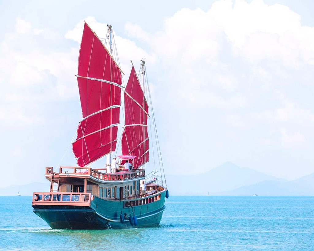 Red Baron Romantic Sunset Dinner Cruise